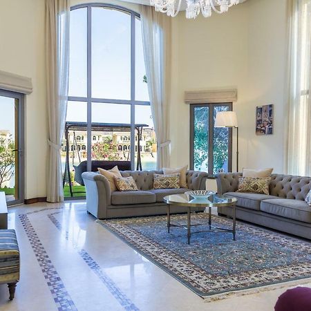 Chic 4Br Villa With Assistant Room And Private Pool On Palm Jumeirah By Deluxe Holiday Homes Ντουμπάι Εξωτερικό φωτογραφία