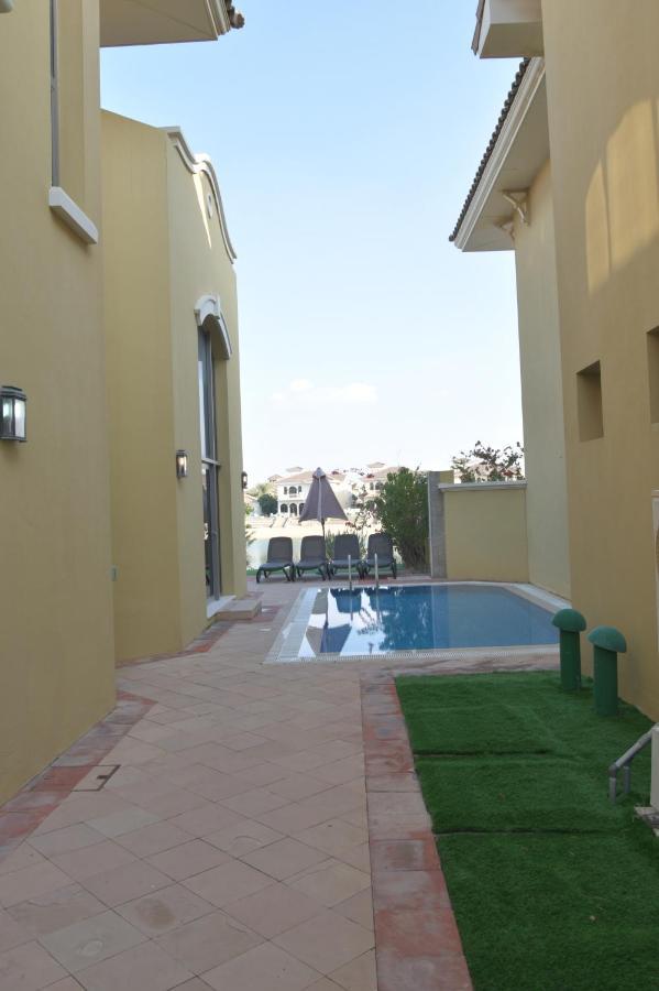 Chic 4Br Villa With Assistant Room And Private Pool On Palm Jumeirah By Deluxe Holiday Homes Ντουμπάι Εξωτερικό φωτογραφία