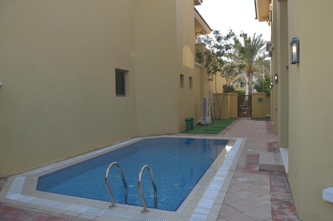 Chic 4Br Villa With Assistant Room And Private Pool On Palm Jumeirah By Deluxe Holiday Homes Ντουμπάι Εξωτερικό φωτογραφία
