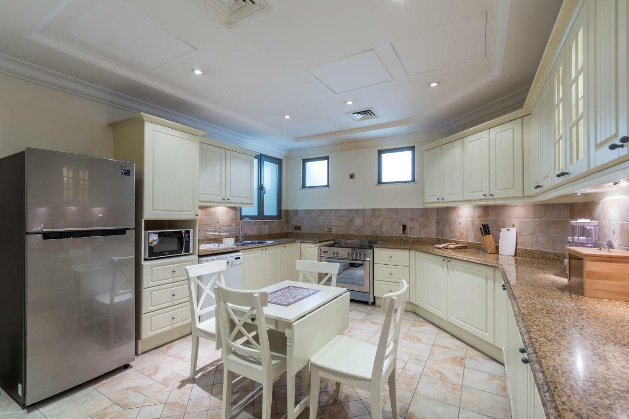 Chic 4Br Villa With Assistant Room And Private Pool On Palm Jumeirah By Deluxe Holiday Homes Ντουμπάι Εξωτερικό φωτογραφία