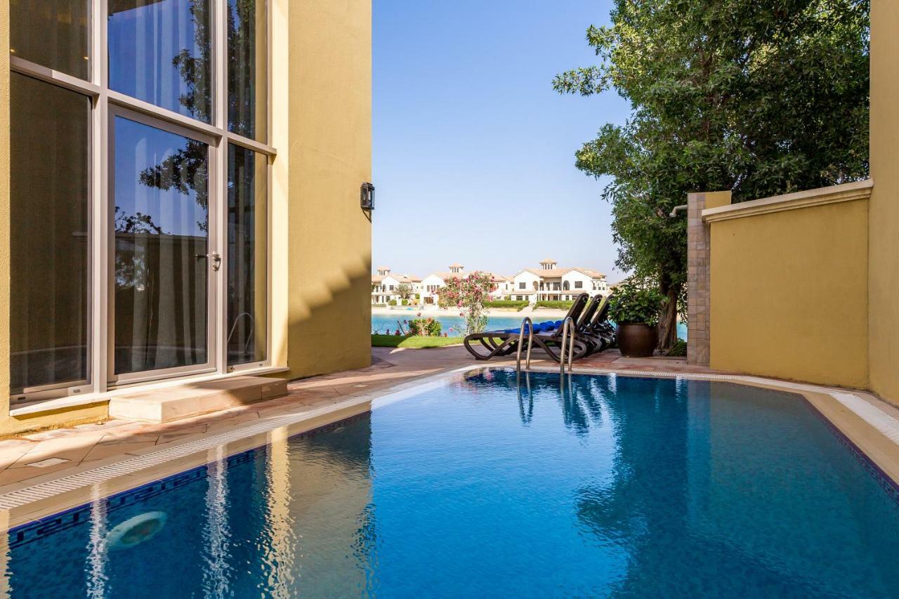 Chic 4Br Villa With Assistant Room And Private Pool On Palm Jumeirah By Deluxe Holiday Homes Ντουμπάι Εξωτερικό φωτογραφία