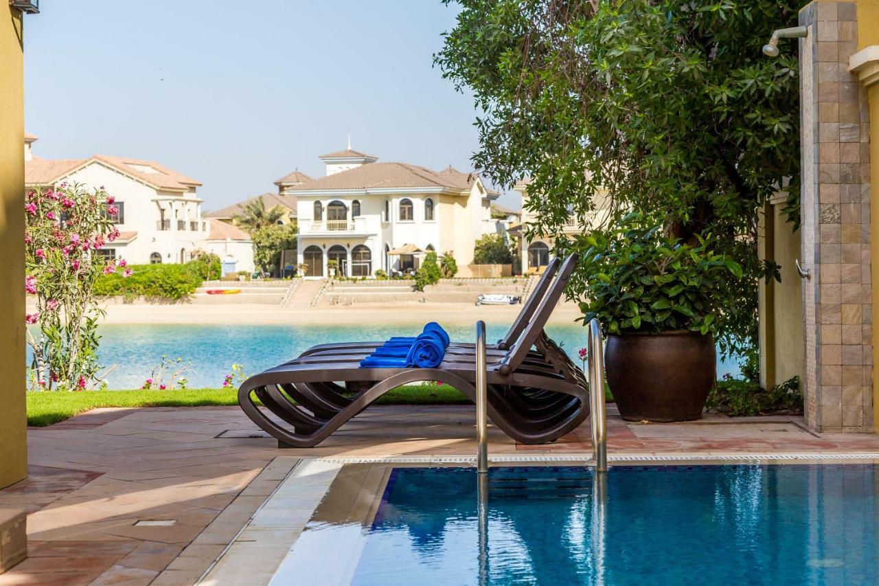 Chic 4Br Villa With Assistant Room And Private Pool On Palm Jumeirah By Deluxe Holiday Homes Ντουμπάι Εξωτερικό φωτογραφία