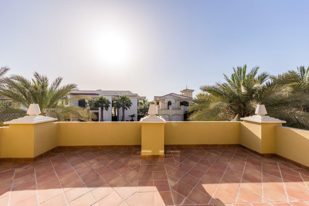 Chic 4Br Villa With Assistant Room And Private Pool On Palm Jumeirah By Deluxe Holiday Homes Ντουμπάι Εξωτερικό φωτογραφία