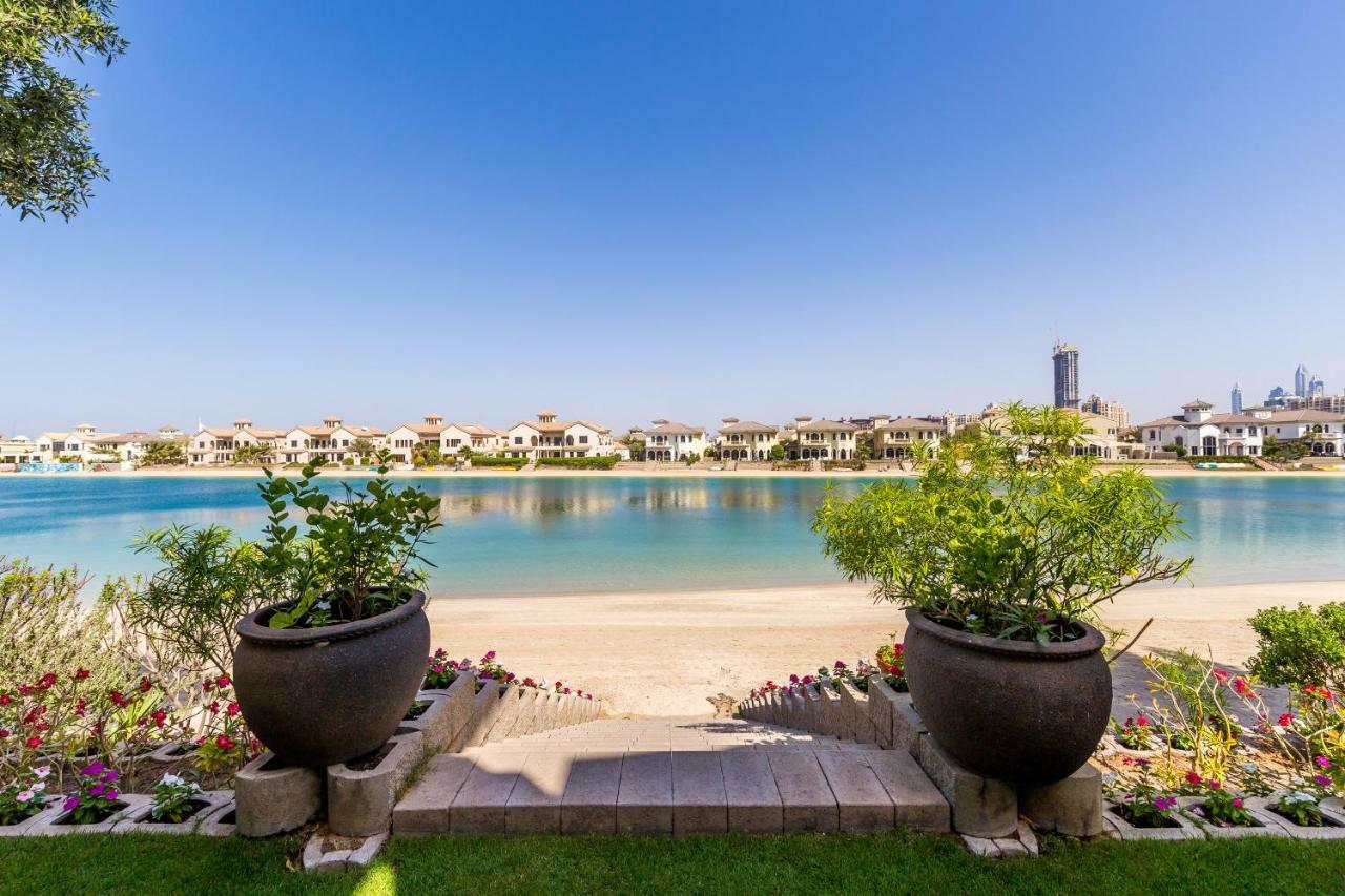 Chic 4Br Villa With Assistant Room And Private Pool On Palm Jumeirah By Deluxe Holiday Homes Ντουμπάι Εξωτερικό φωτογραφία