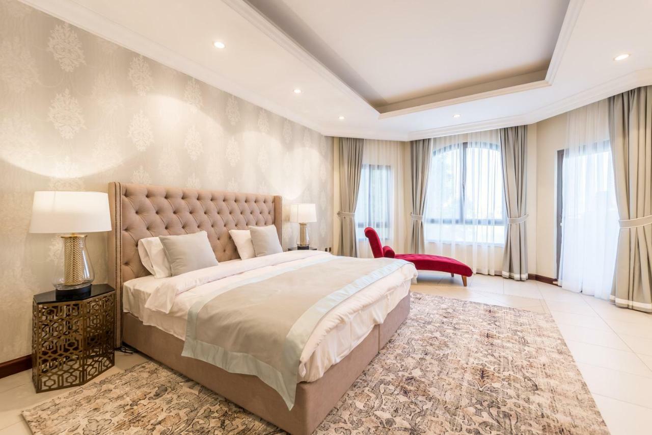 Chic 4Br Villa With Assistant Room And Private Pool On Palm Jumeirah By Deluxe Holiday Homes Ντουμπάι Εξωτερικό φωτογραφία