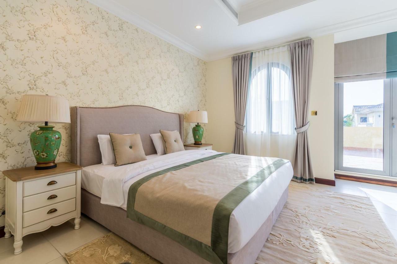 Chic 4Br Villa With Assistant Room And Private Pool On Palm Jumeirah By Deluxe Holiday Homes Ντουμπάι Εξωτερικό φωτογραφία